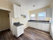 Photo - 932 W 74th St