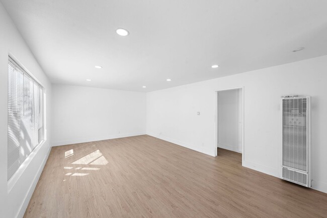 Building Photo - 219 Avenida Santa Barbara Unit A