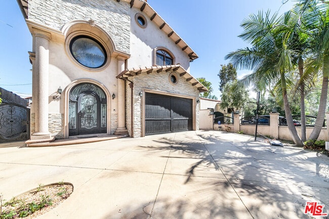 Photo - 458 Flores St