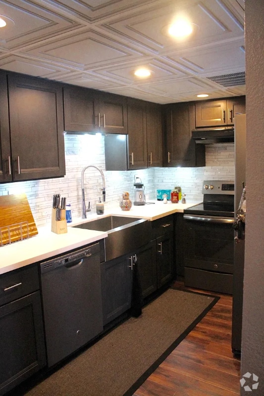 Building Photo - 1450 Locust Ave Rental