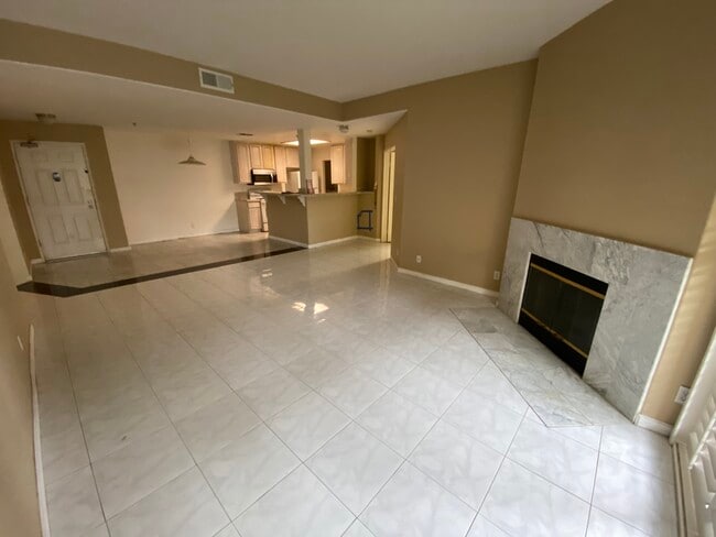 Building Photo - 3969 Mahaila Ave Unit 114