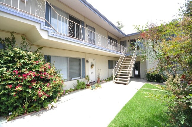 Photo - 121 W Arrellaga St Apartment Unit 006