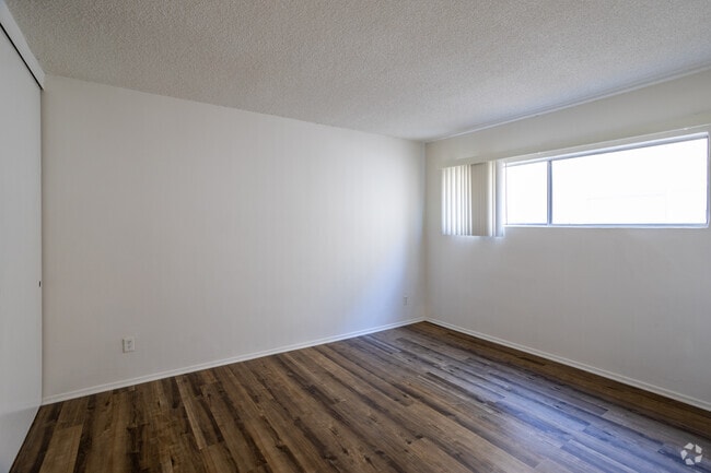 Bedroom 1BR 1 BA 750 Sqf_-5 - Big Roscoe Apartments