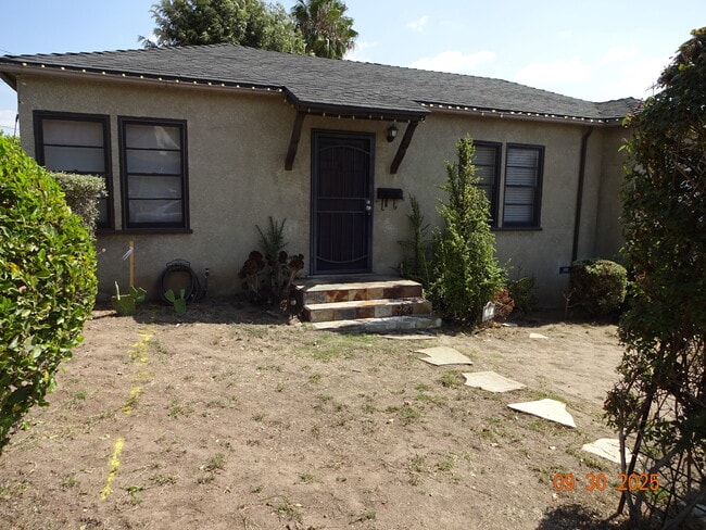 Building Photo - 35 Palm Ct