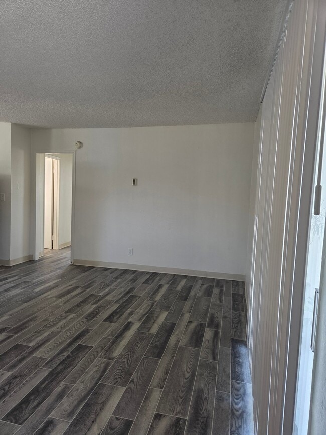 Photo - 995 N Mollison Ave Unit 28