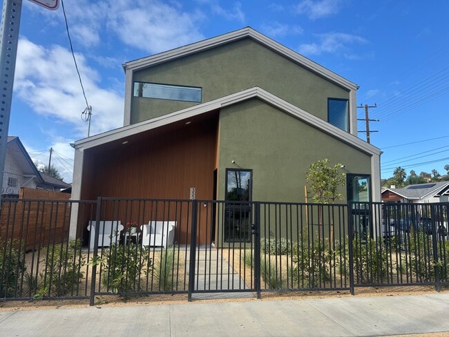 Building Photo - 355 Newland St