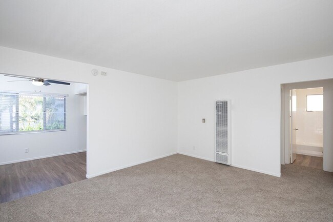 Photo - La Jolla / Village Area - Upstairs One Bedroom in the Village! Unit 7705