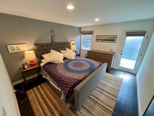 Master bedroom (king) - 1240 25th St Unit 4