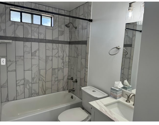 Photo - 561 W 17th St Unit 561