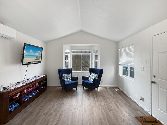 Photo - 1019 33rd St