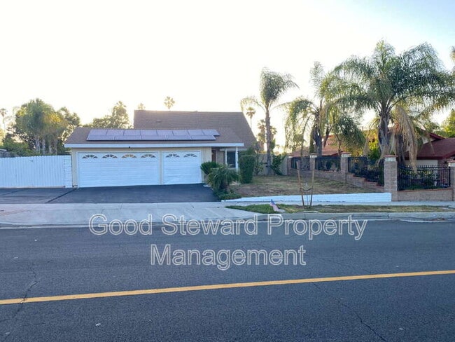 Building Photo - 1604 Avenida Del Vista