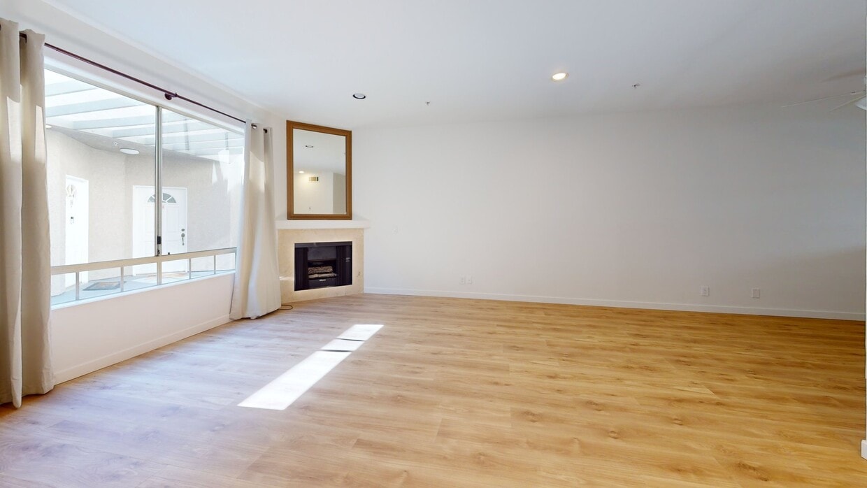 3D Tour - 18347 Saticoy St Unit 31