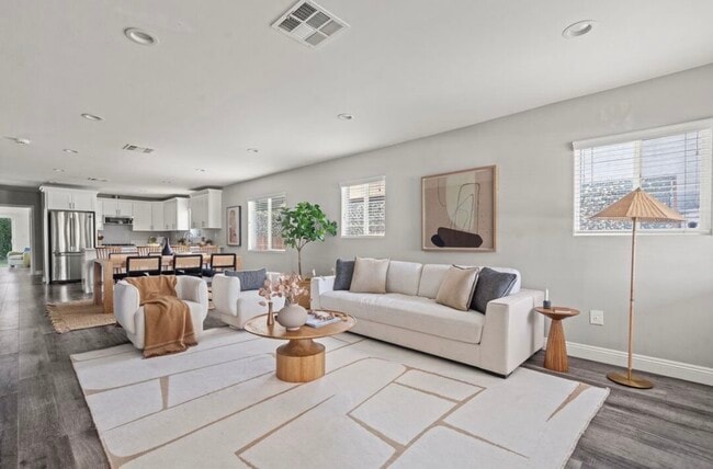 Living room - 5434 4th Ave