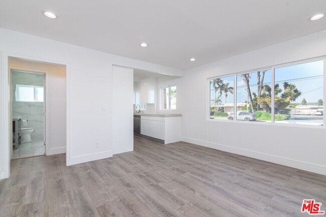 Photo - 1310 W Valencia Dr Unit 1306