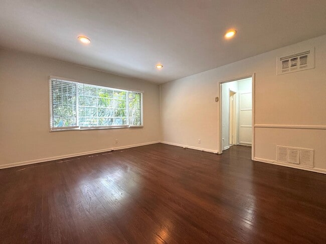1 Bed 1 Bath in Hollywood Heights with Par... - 1 Bed 1 Bath in Hollywood Heights with Par... Apartment Unit 6703