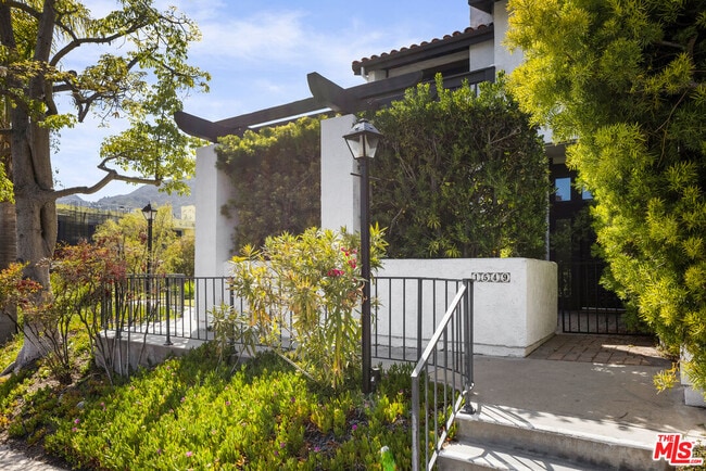 Photo - 1549 Palisades Dr