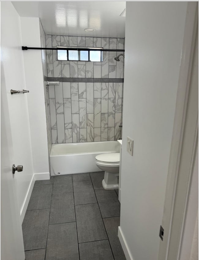 Photo - 561 W 17th St Unit 561