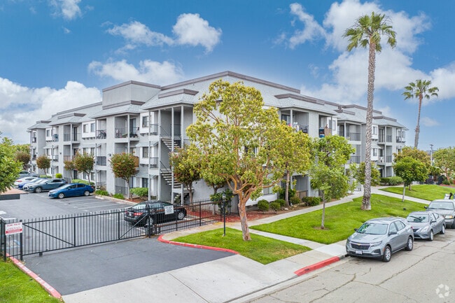 Entrance - The Hills at Fashion Valley