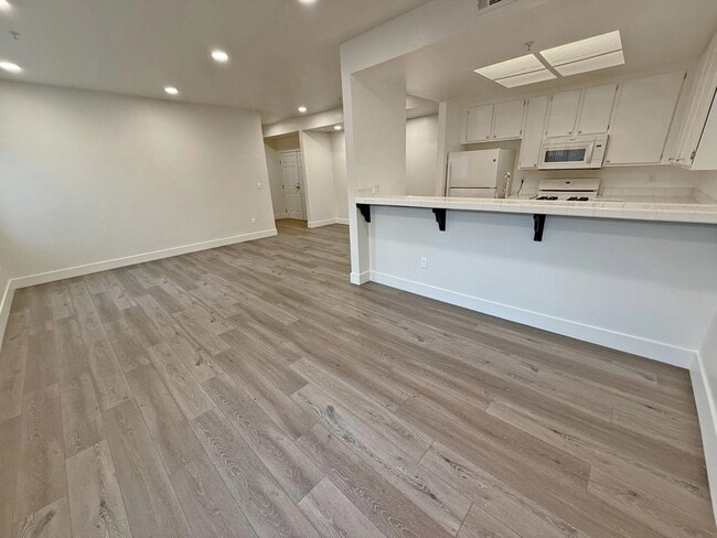 Photo - 4328 Mammoth Ave Unit 201