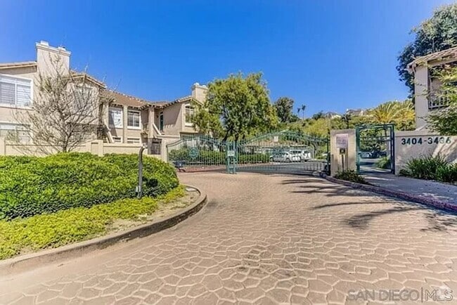 Building Photo - Beautiful 2 Bedroom/2 Bath Condo Close to ...
