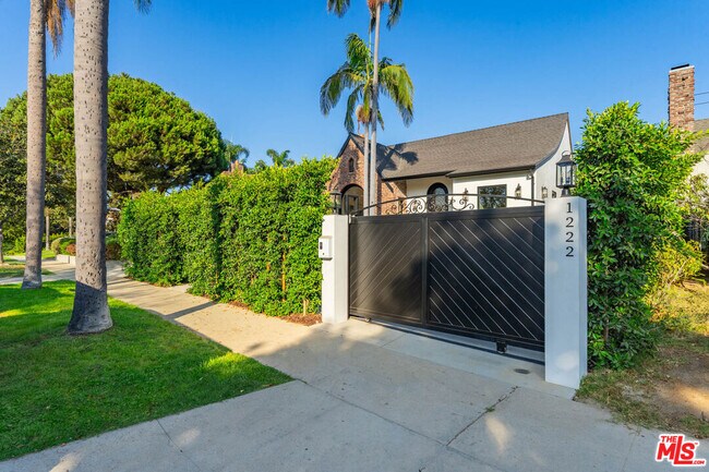 Photo - 1222 S Genesee Ave