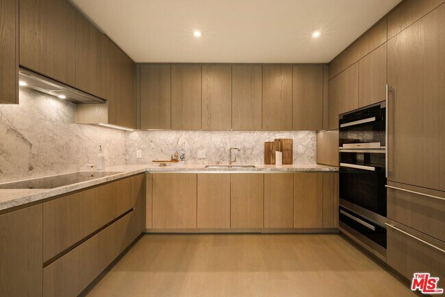 Photo - 2025 Ave of the Stars Unit 1412