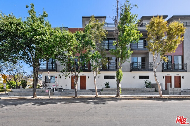 Photo - 8900 Sawyer St