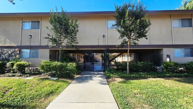 Photo - 4613 Canoga St Unit B