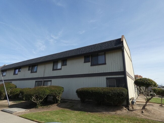 Photo - Townhouse in South Santa Maria with 1 car ...