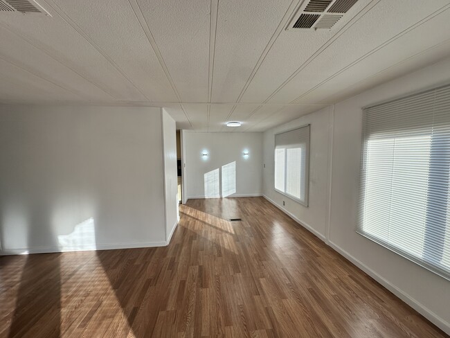 Building Photo - 44826 Orpington Ave