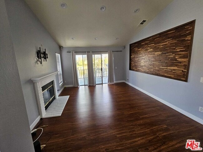 Building Photo - 290 Ridgeton Ln Unit C Rental