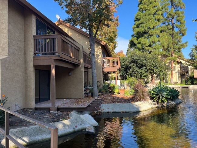 Building Photo - 2 bedroom, 1.5 bath townhouse in the heart of Irvine!