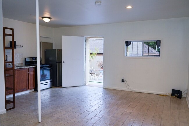 161 1/2 N Hoover St - 161 1/2 N Hoover St Apartment Unit 1