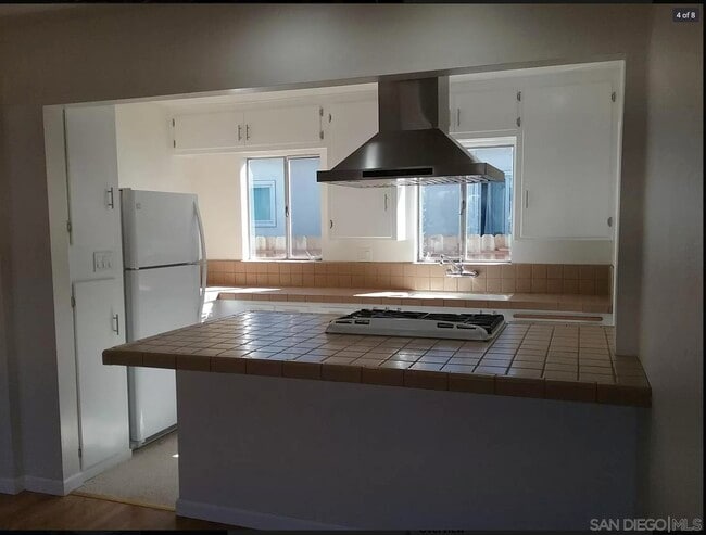 Photo - 4570 Muir Ave