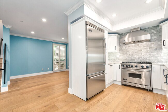 Photo - 1710 Granville Ave Unit 7