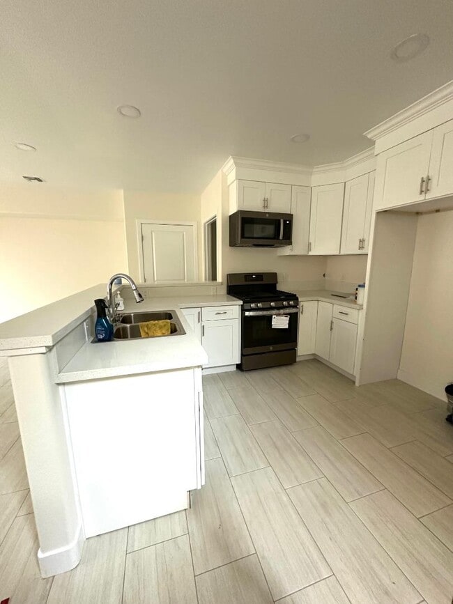 Photo - 1094 Lime Ave