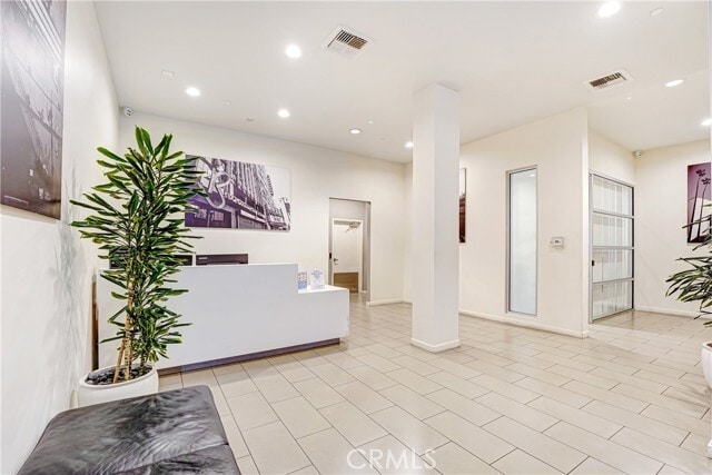 Photo - 630 W 6th St Unit 216