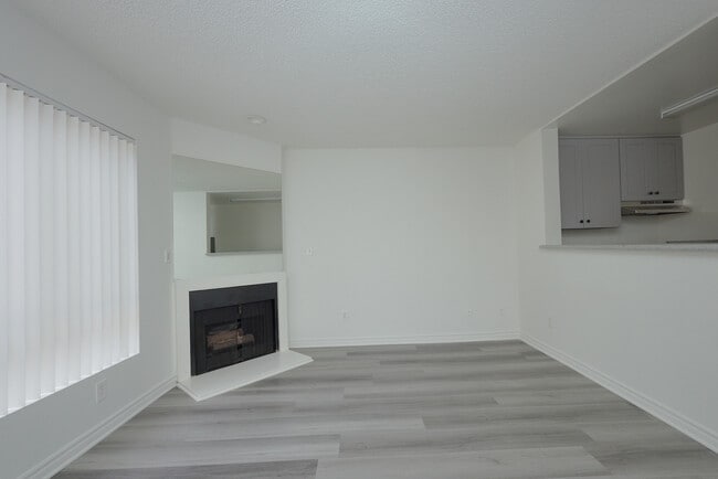 Building Photo - 1632 N Formosa Ave Unit 108