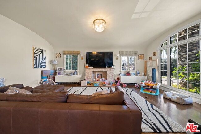 Photo - 962 S Plymouth Blvd