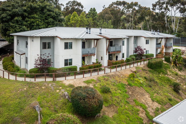 Pacific Pines - Pacific Pines Apartments