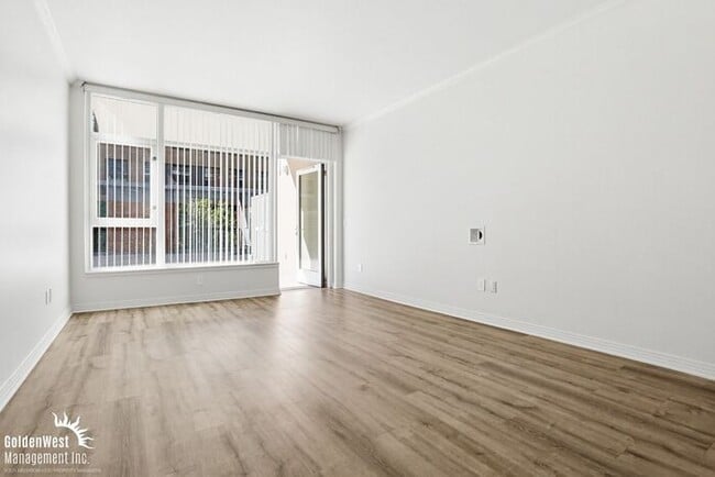 Photo - Immaculate 1Bdm 1Ba Condo with Massive Private Patio in the Diamond Terrace Building in Prime Dow...