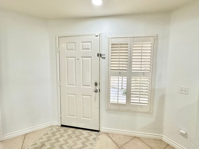 Photo - Bright & Lovely Two Story Townhome in the VistaMonte at San Luis Rey HOA Community of Oceanside!