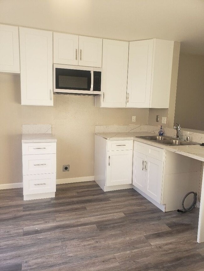 Well Appointed Condo with private yard! - Well Appointed Condo with private yard!
