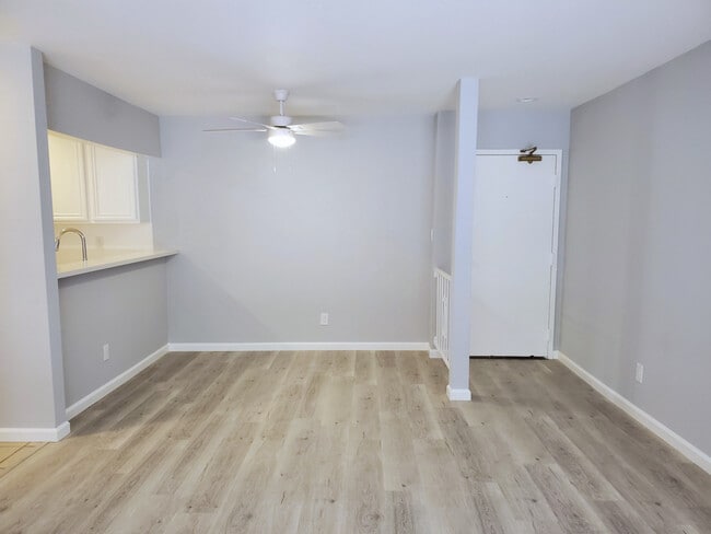 Photo - 10815 Hesby St