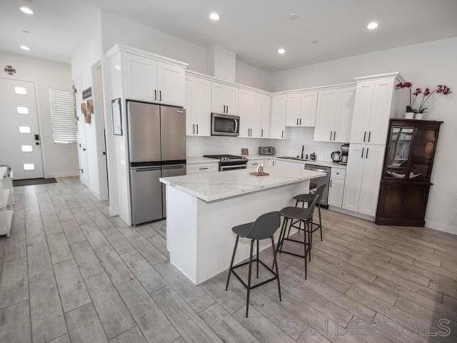 Photo - 253 Dahlia Ave