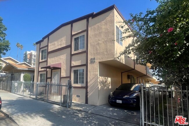 Building Photo - 954 Fedora St