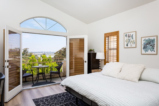 Photo - 919 W Lewis St