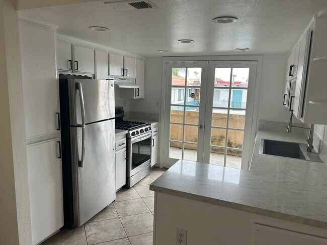 Photo - 575 E St Unit 3