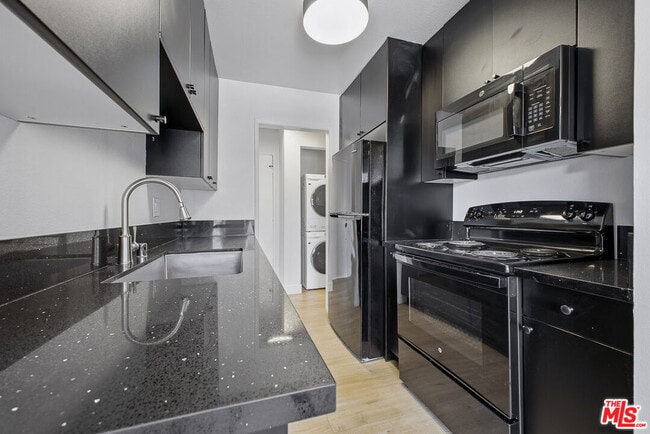 Photo - 1352 S Carmelina Ave Unit 206