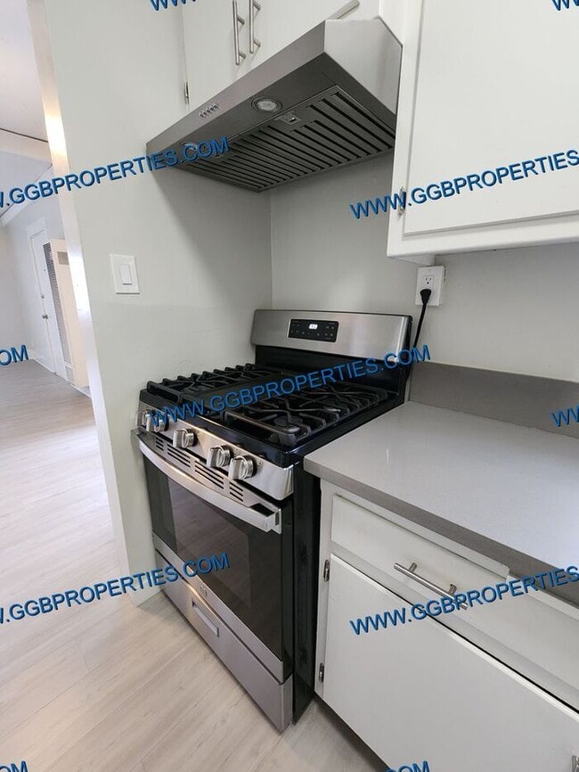 Photo - ** Self Guided Tour **Belmont Shores Updat...